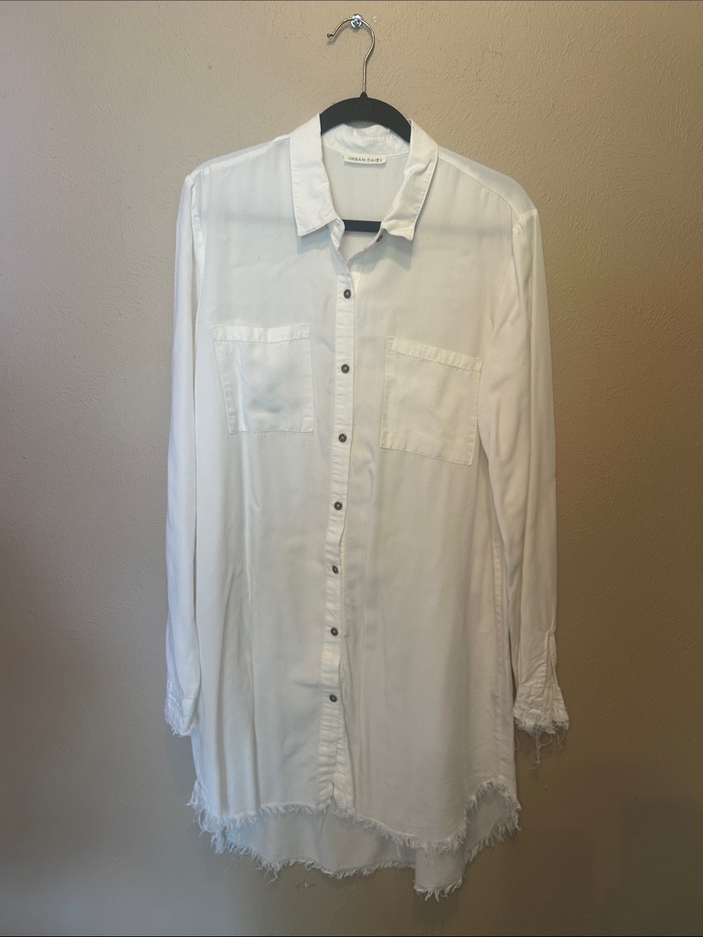 Urban Daisy White Frayed-Hem Button-Down Shirt